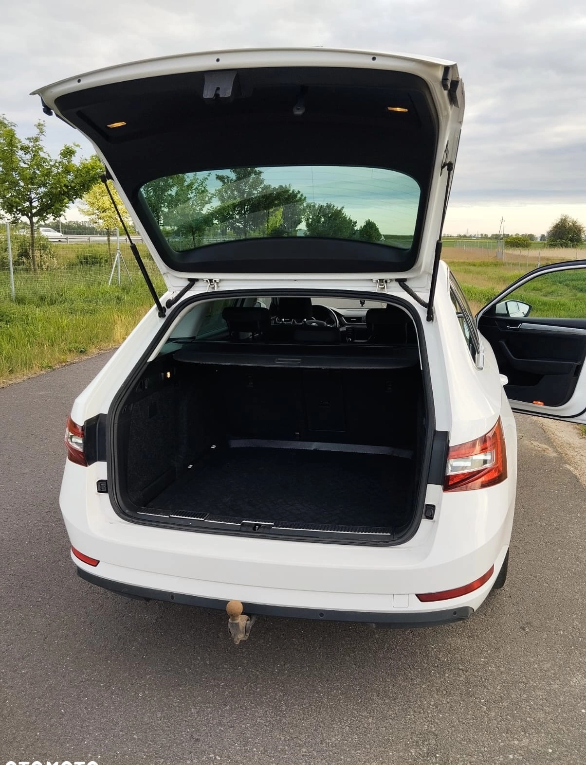 Skoda Superb cena 70900 przebieg: 189900, rok produkcji 2016 z Poznań małe 121